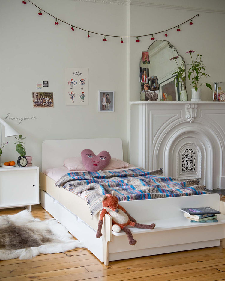oeuf river trundle bed in white room Little