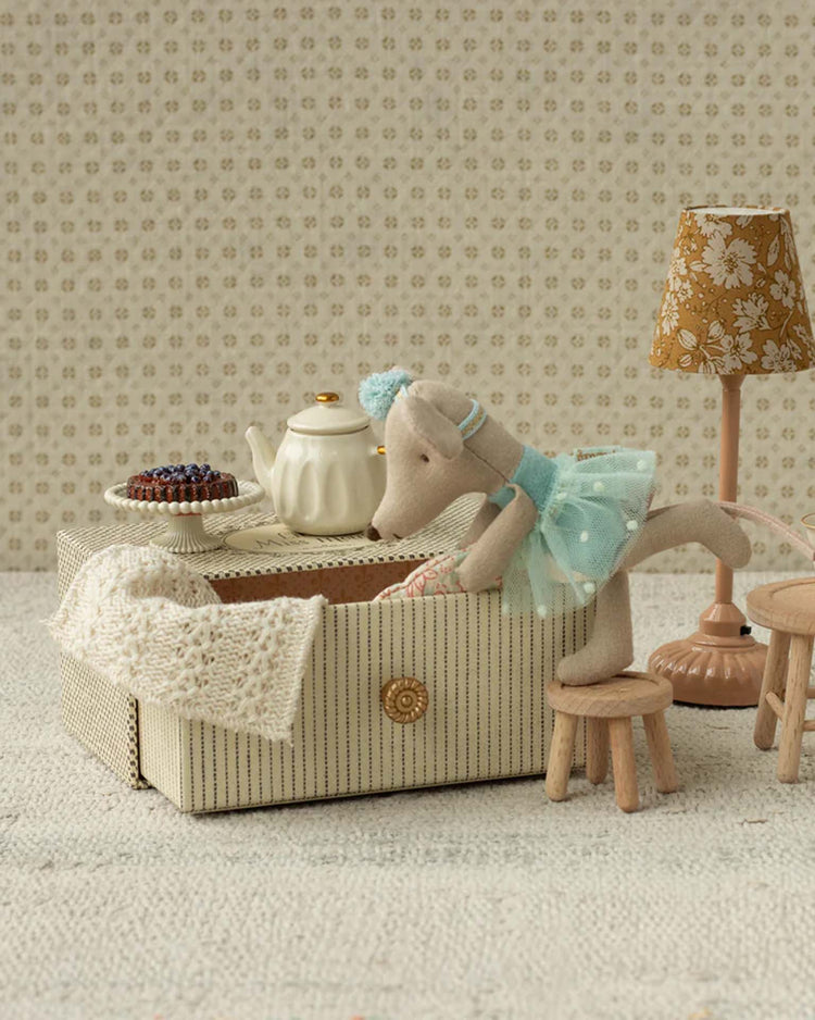 maileg dance mouse in daybed, little sister play Little