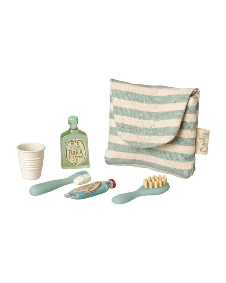 The maileg toothbrush set in bag, mouse - blue stripe, includes a striped pouch with snap closure and playset accessories: white cup, green bottle, pastel toothbrushes (2), toothpaste tube, and small brush—perfect for bedtime routines.