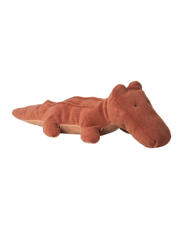 The medium crocodile in vintage rose from maileg’s Safari Friends collection is a soft, minimalist plush toy with a long body and short legs—a perfect addition to any stuffed animal collection.