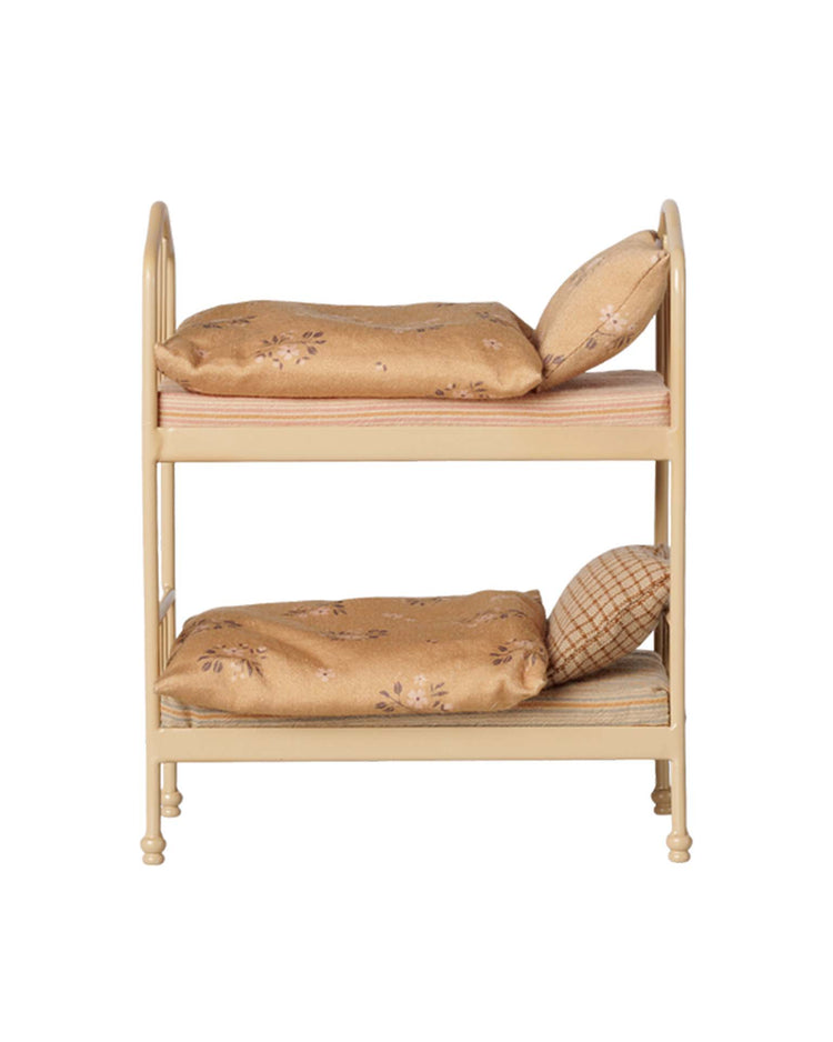 mouse bunk bed in wheat