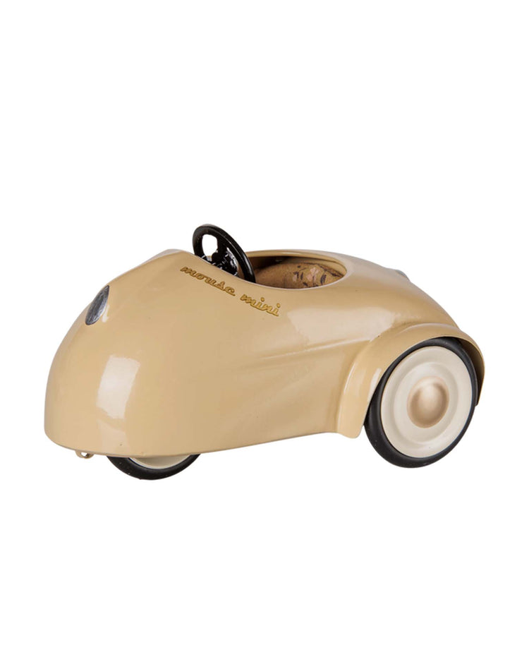 mouse car in wheat
