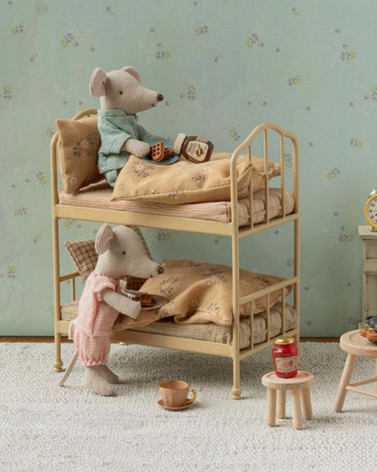 mouse bunk bed in wheat
