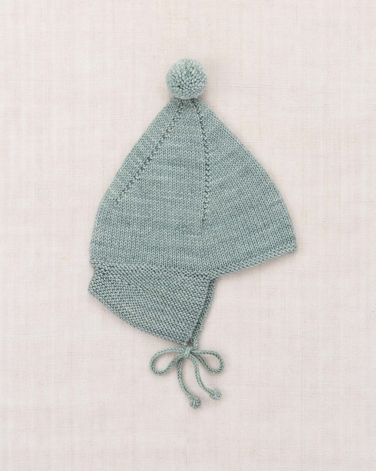 pointy peak hat in onsen