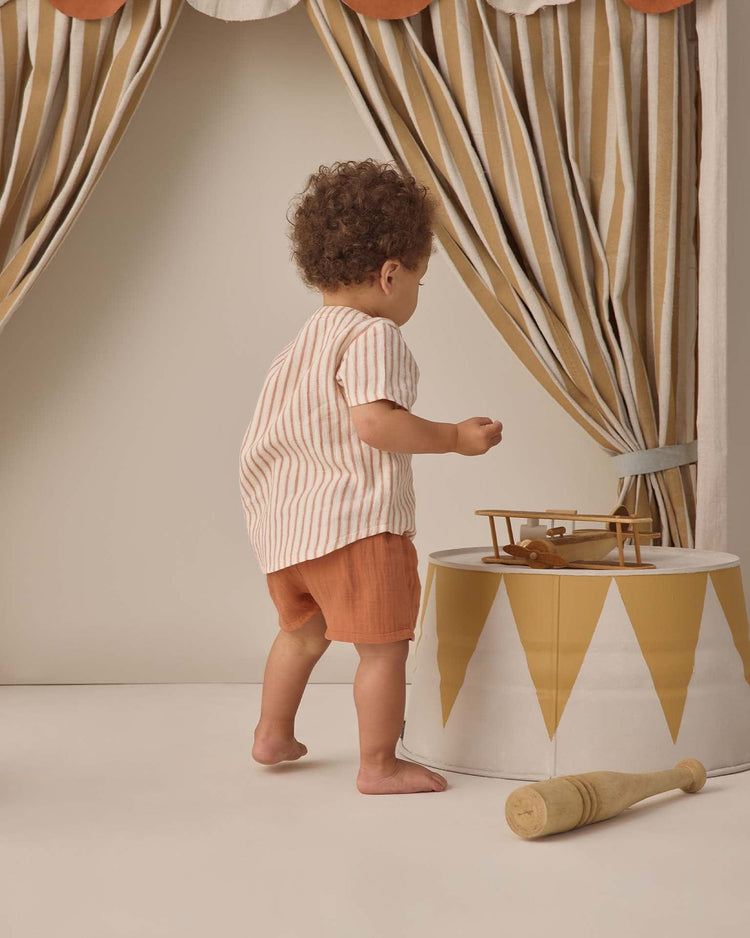 quincy mae woven short in poppy baby Little