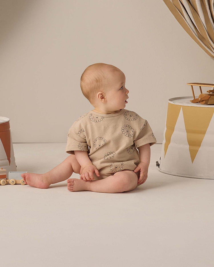 quincy mae spongy play set in lion baby Little
