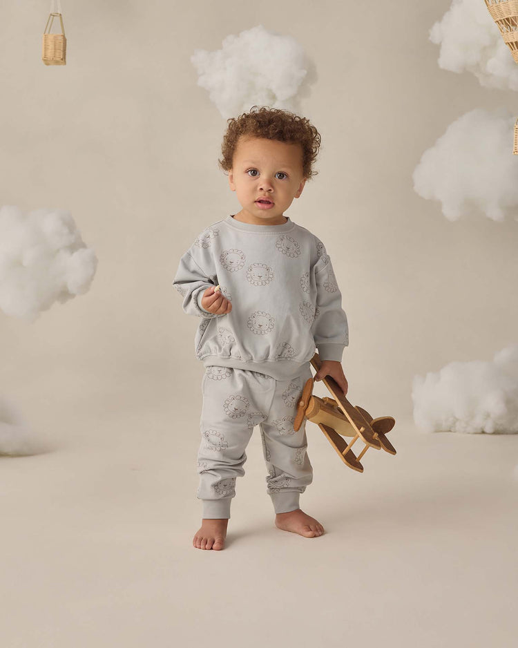 quincy mae relaxed sweatpant in lions baby Little