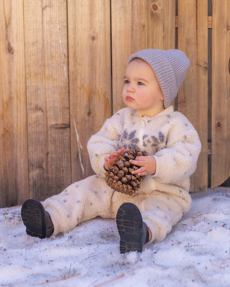 beanie in dusty blue