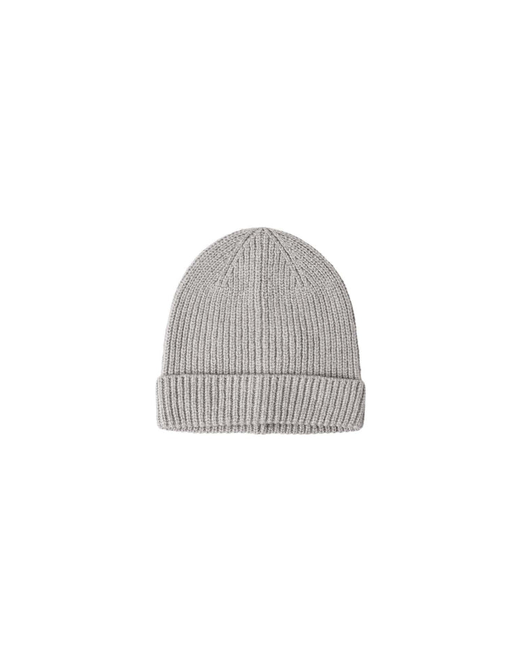 beanie in dusty blue
