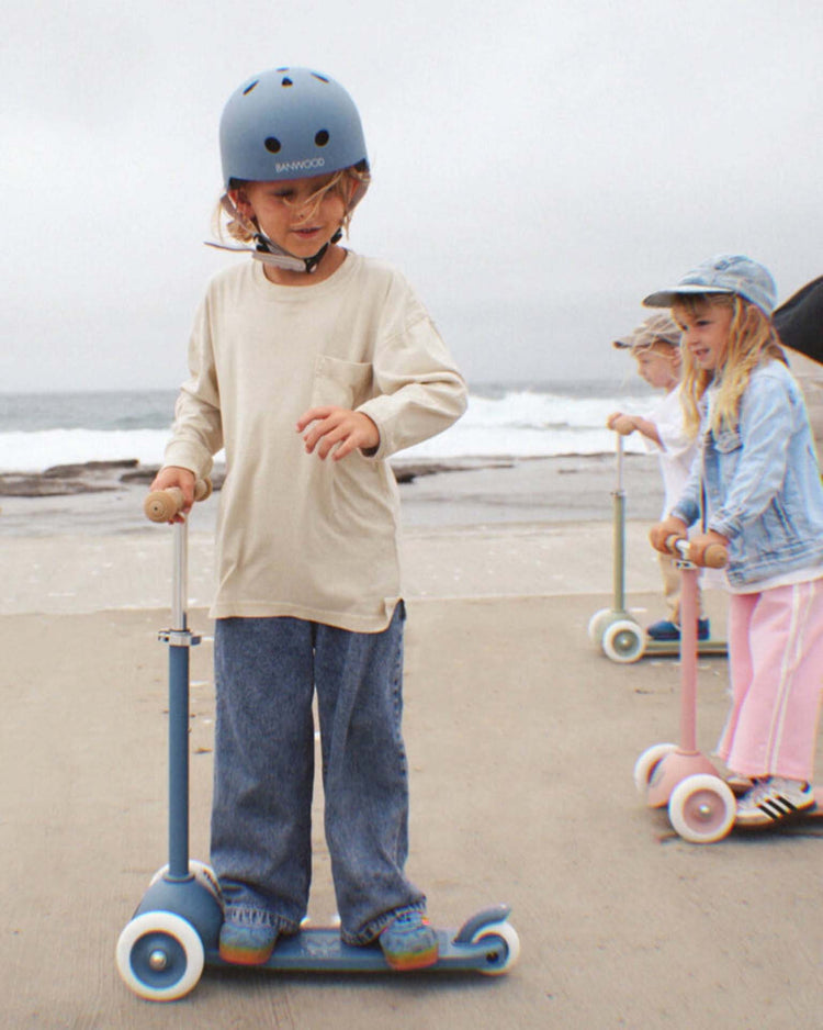 banwood banwood eco helmet in deep sea play Little