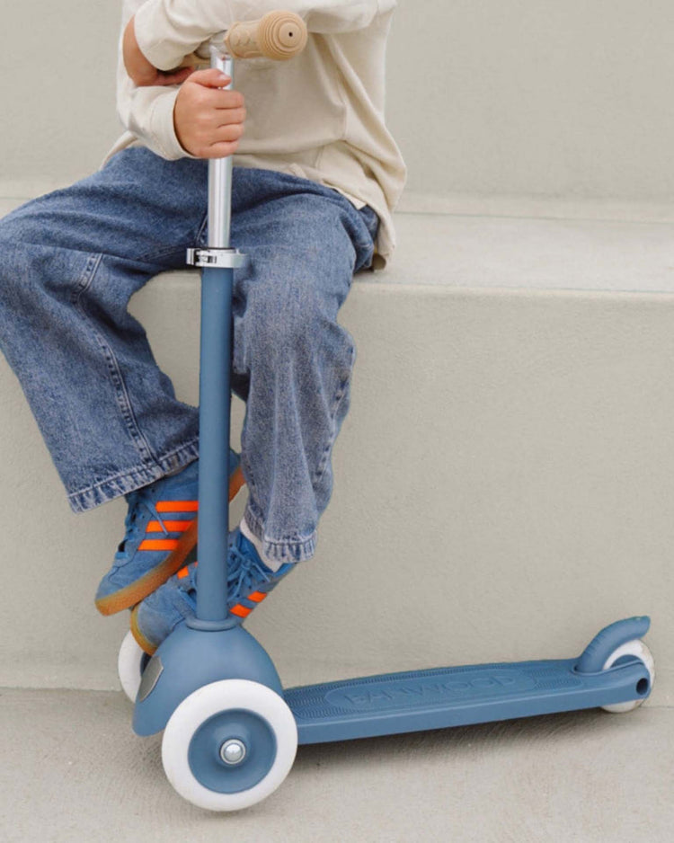 banwood banwood eco scooter in deep sea play Little