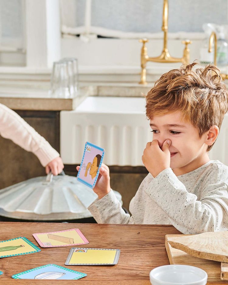 Little eeboo play indoor scavenger hunt game