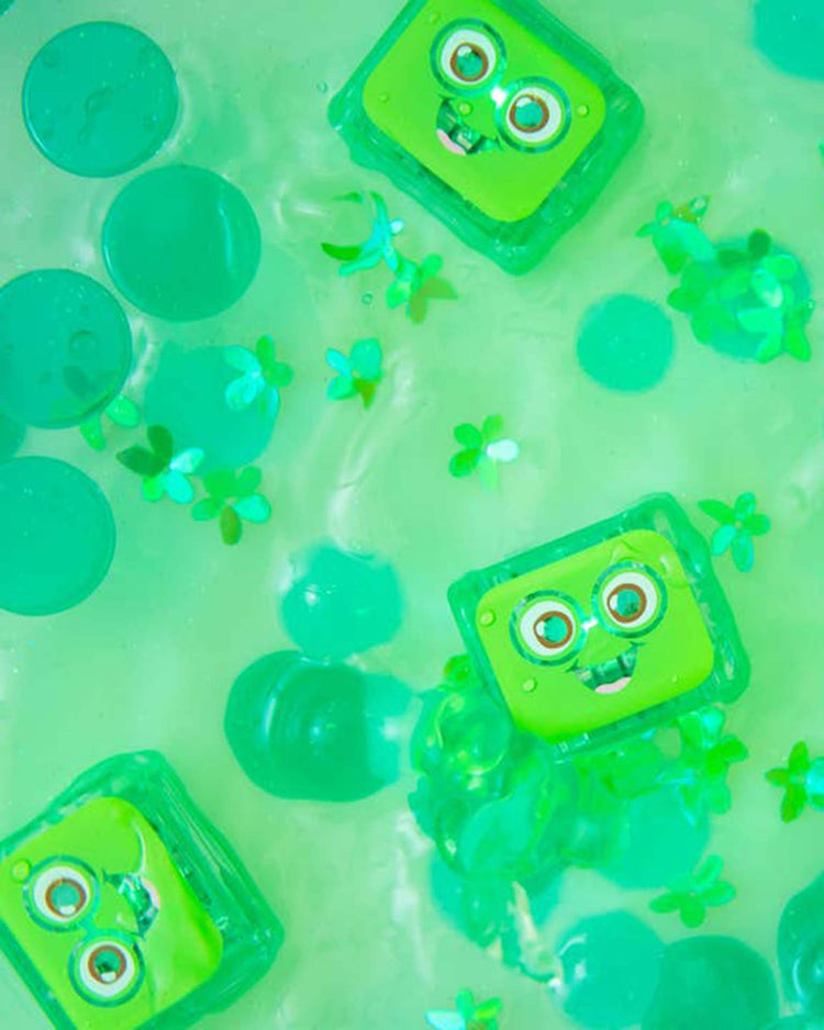 Little glo pals play glo pals pippa light-up cubes