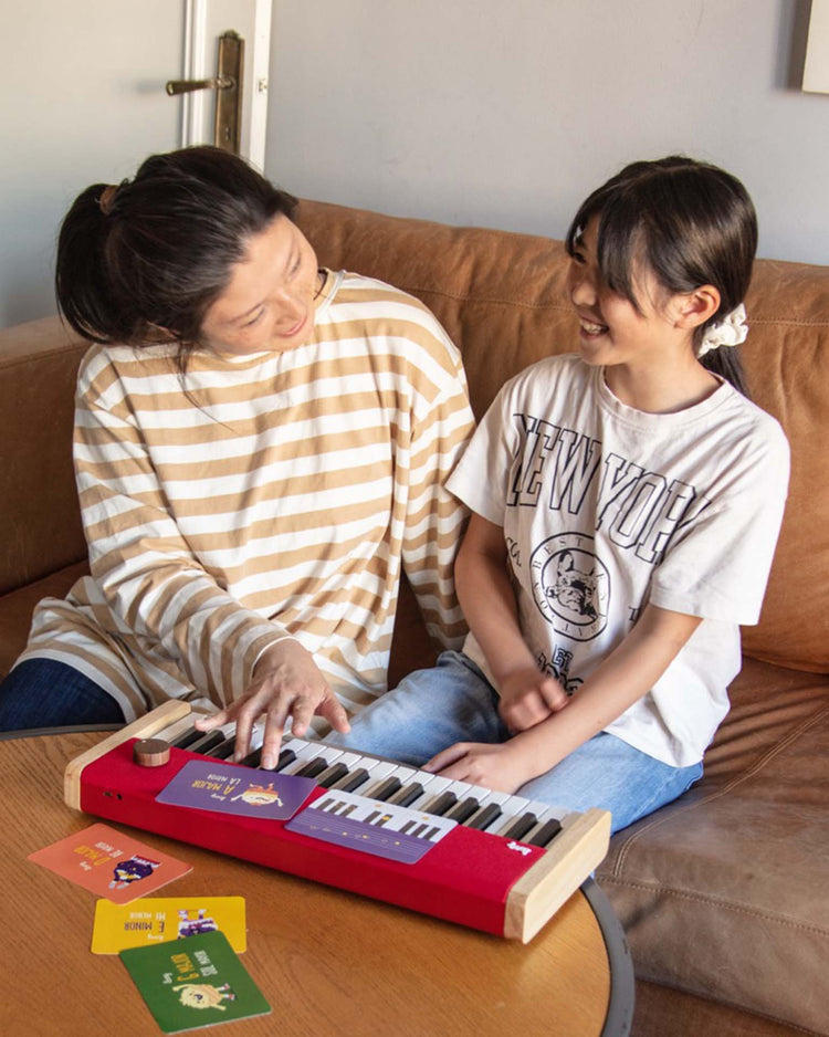 Little loog guitars play loog piano