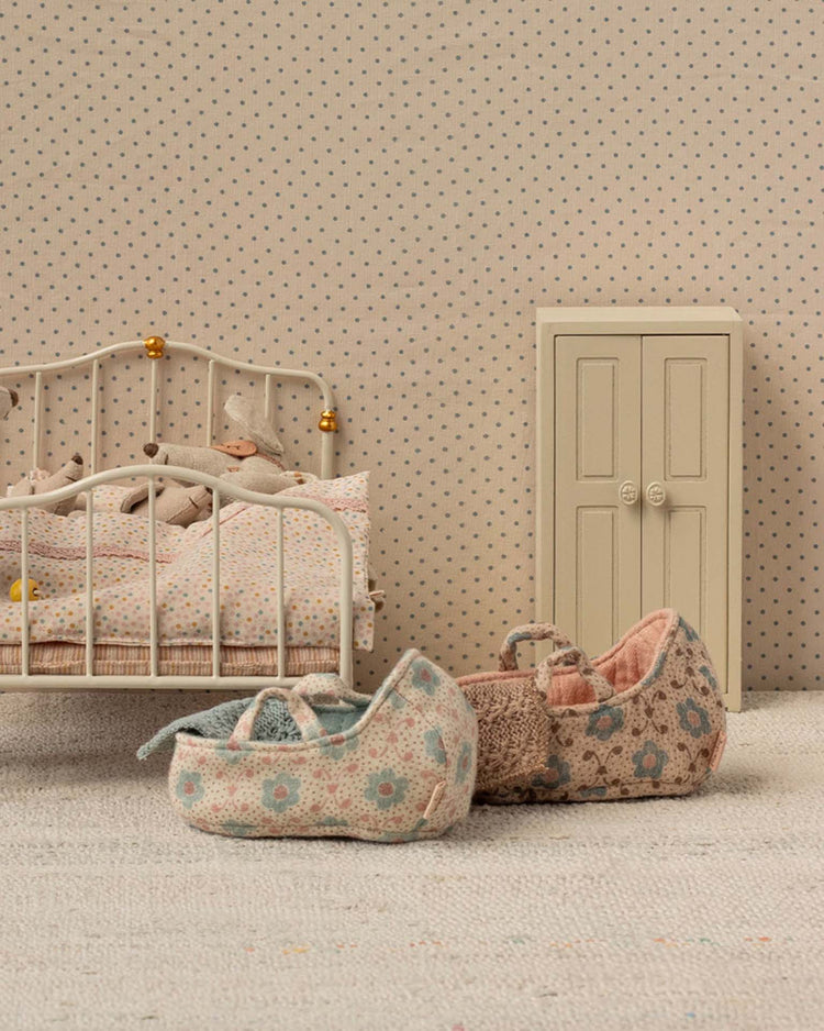 maileg carry cot, baby mouse - blue play Little