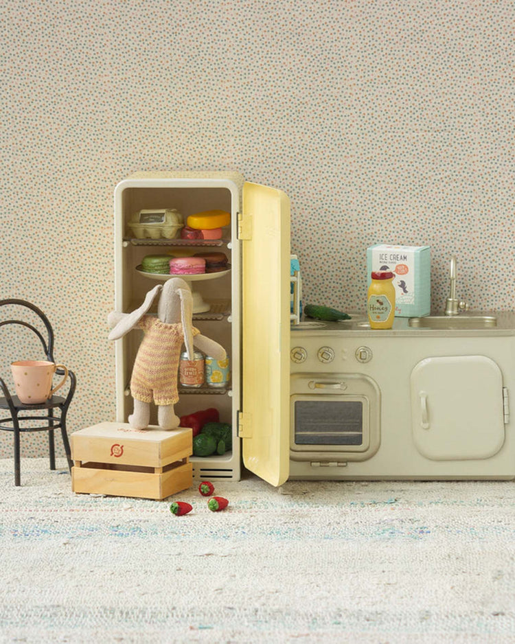 maileg miniature fridge in yellow play Little