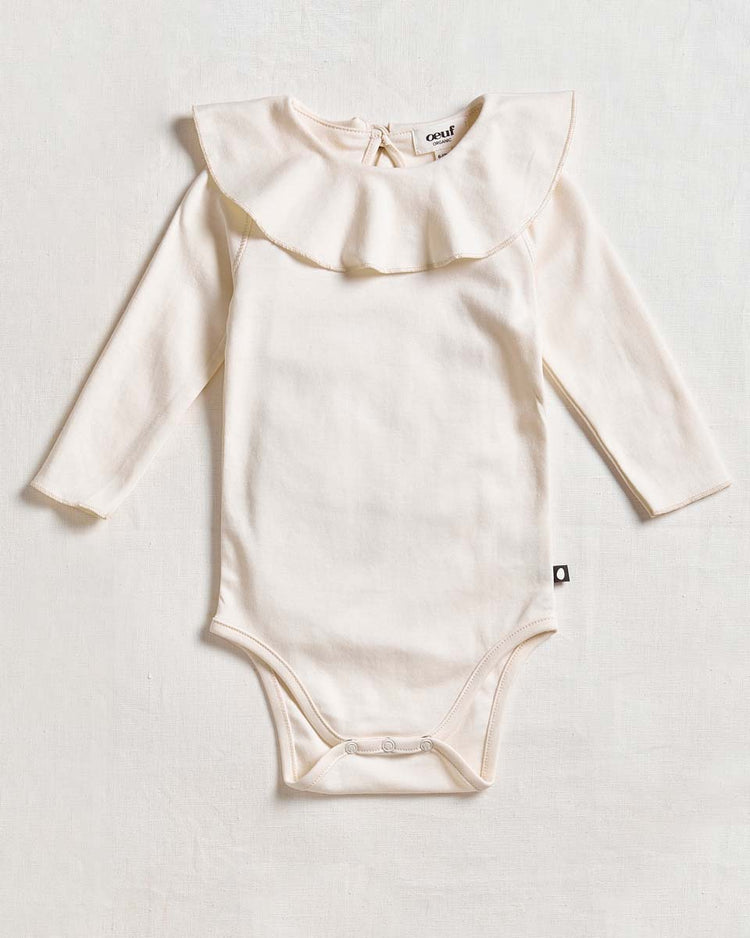 Little oeuf baby ruffle collar onesie in gardenia