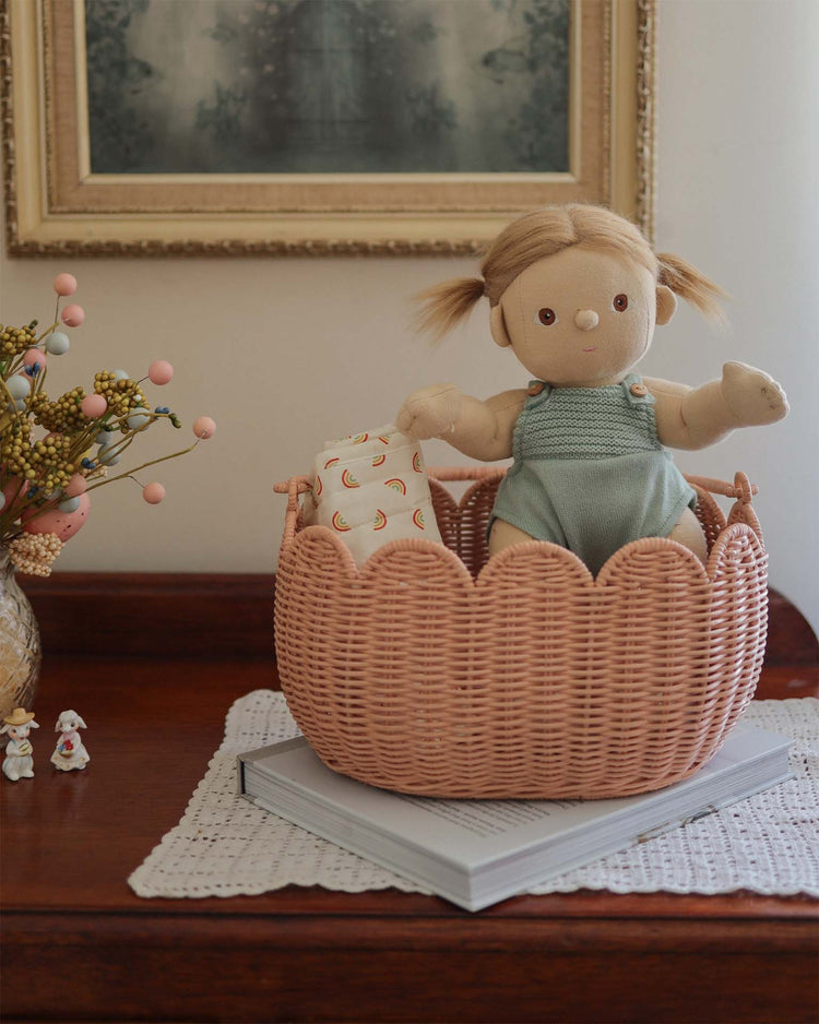 Little olli ella home petal basket in seashell pink