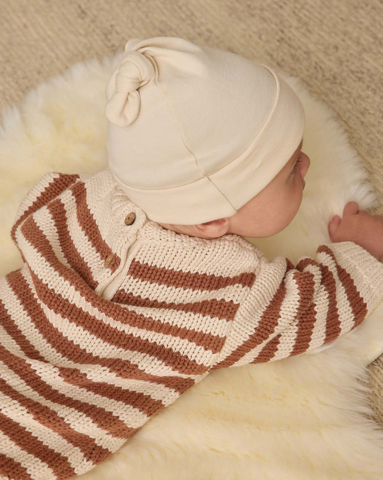 Little quincy mae baby 0-6M knotted baby hat in natural