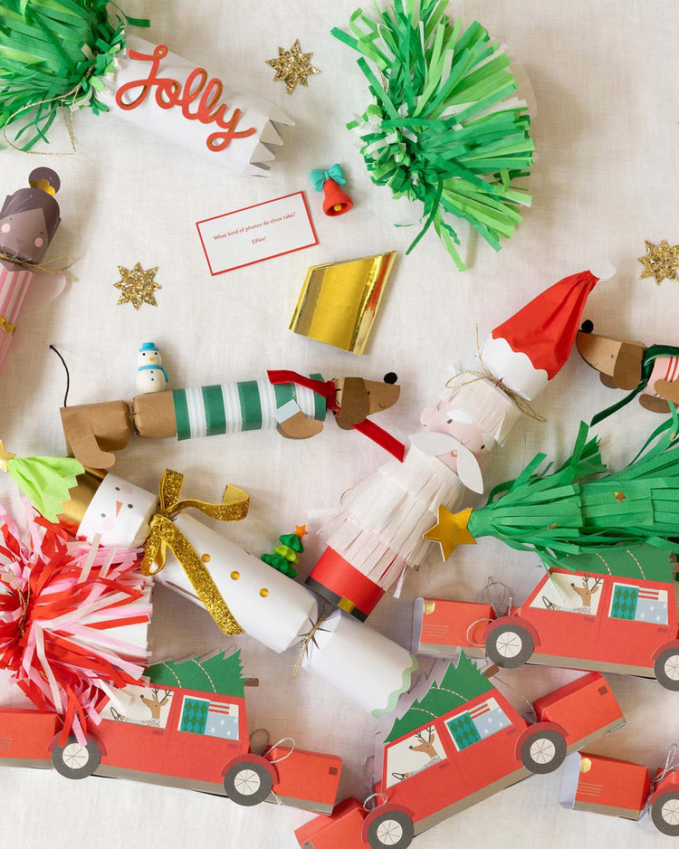 santa, reindeer & tree crackers