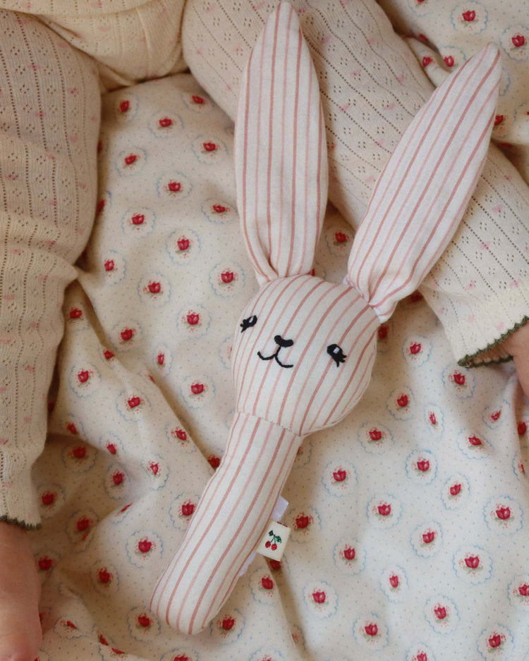 konges sløjd bunny hand rattle in stripie petite rose baby Little