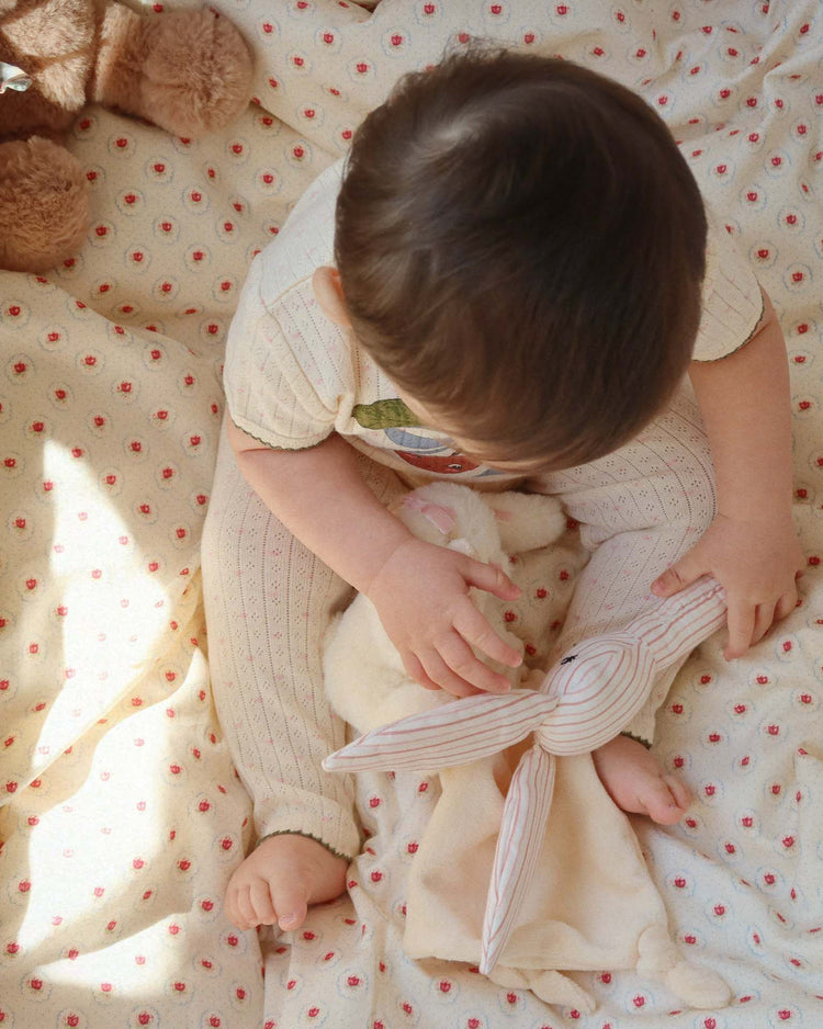 konges sløjd bunny hand rattle in stripie petite rose baby Little