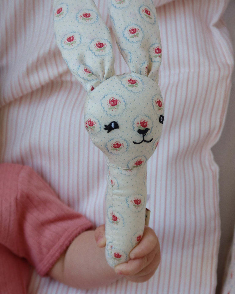 konges sløjd bunny hand rattle in mirage baby Little