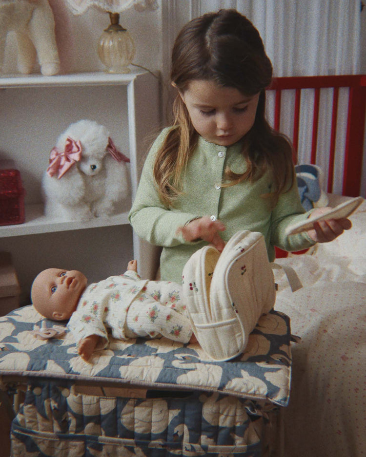 konges sløjd doll changing table in swan play Little