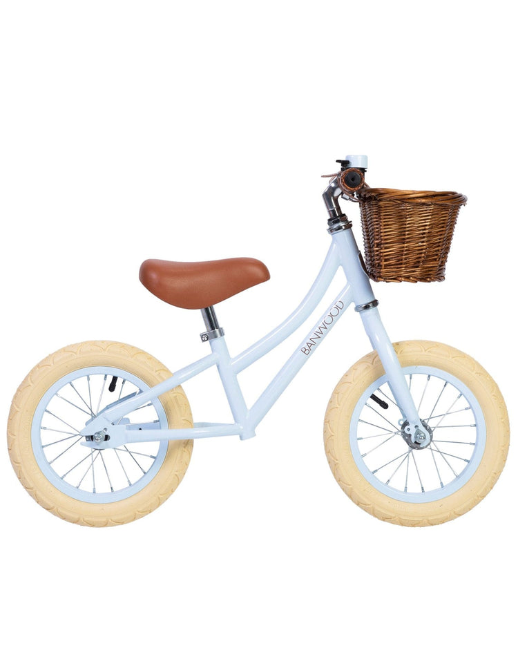Little banwood play first go! balance bike in sky