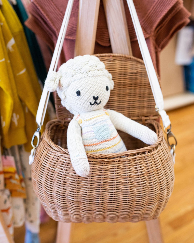 cuddle + kind avery the lamb play Little