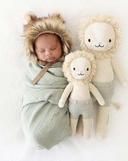 cuddle + kind sawyer the lion play Little