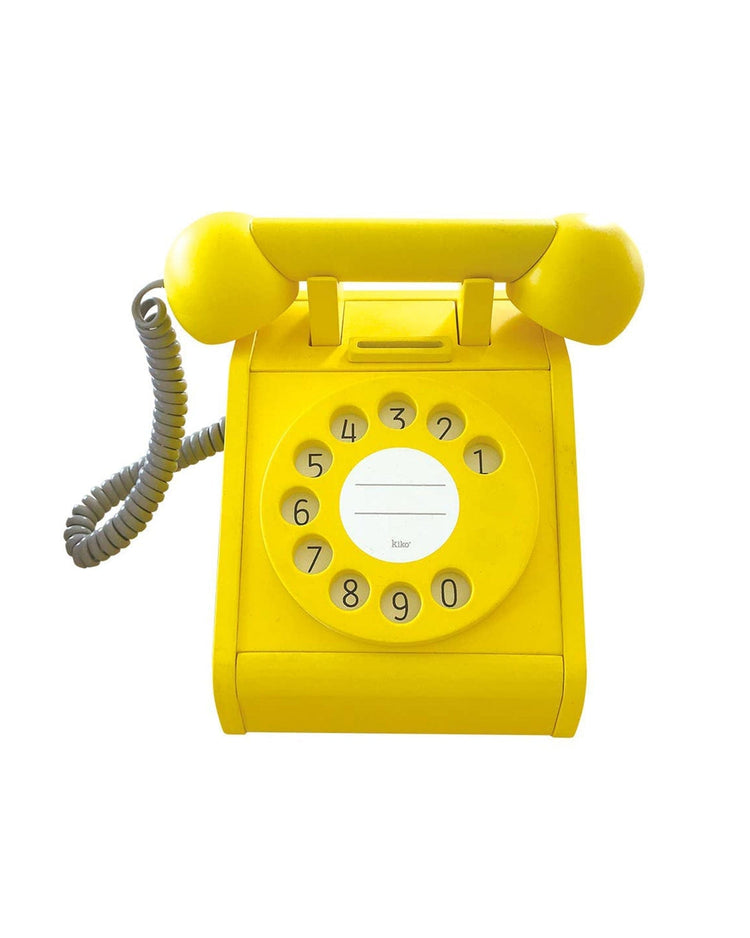 Little kiko+ and gg* play kiko+ telephone in yellow