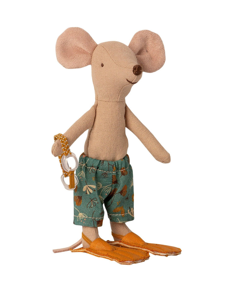 Little maileg play big brother mouse in cabin de plage