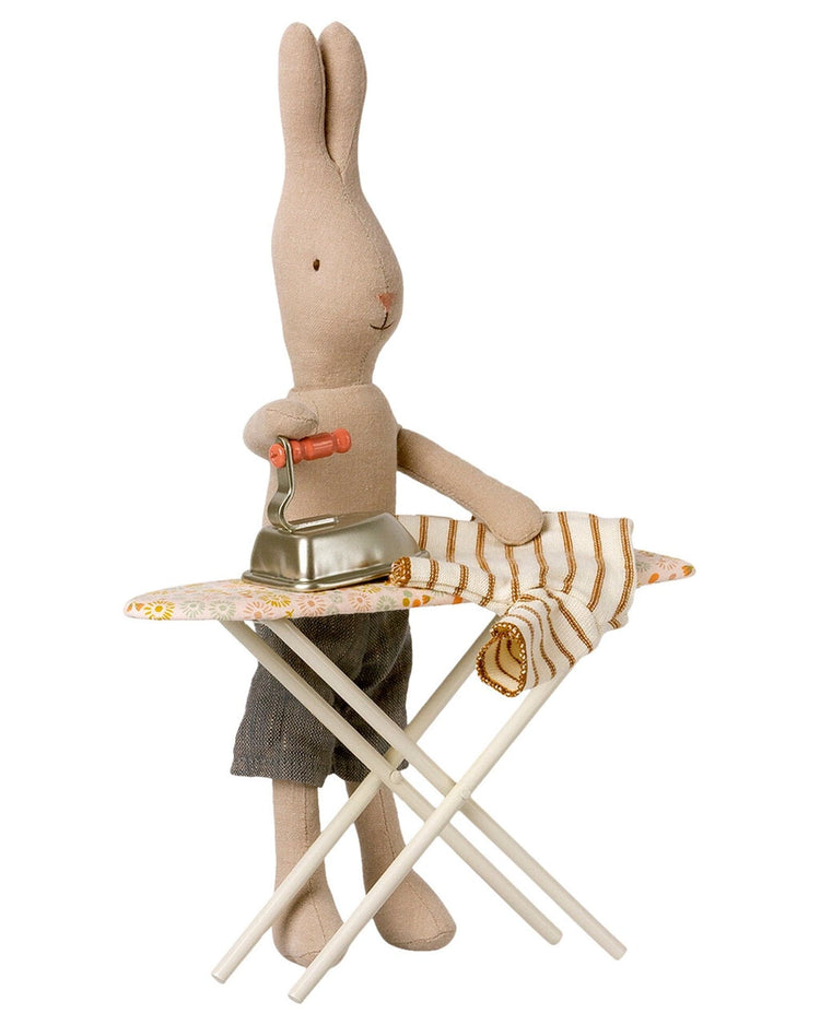 Little maileg play iron + ironing board