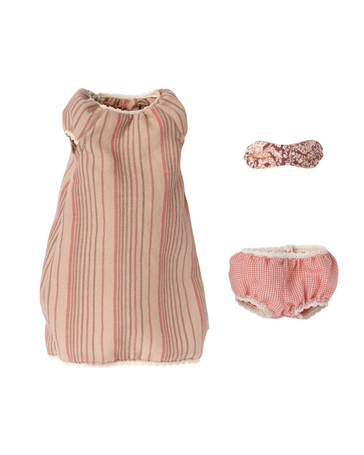Little maileg play medium mouse in nightgown