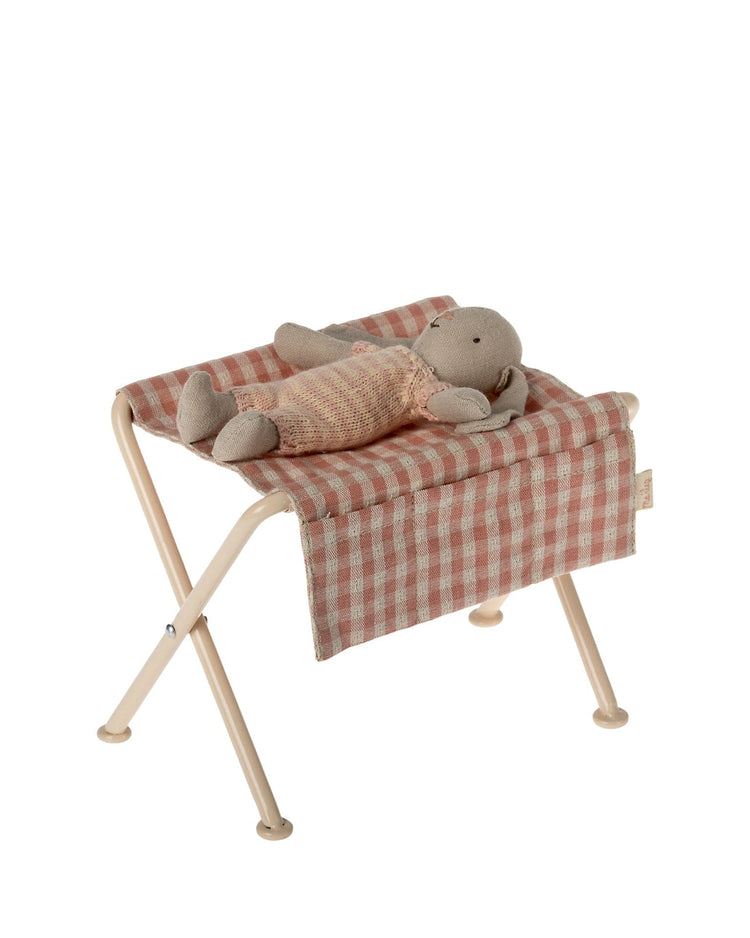 Little maileg play micro nursery table