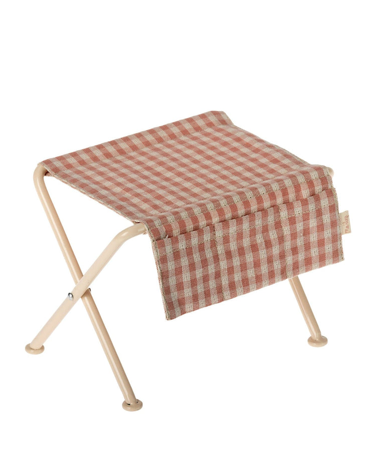 Little maileg play micro nursery table