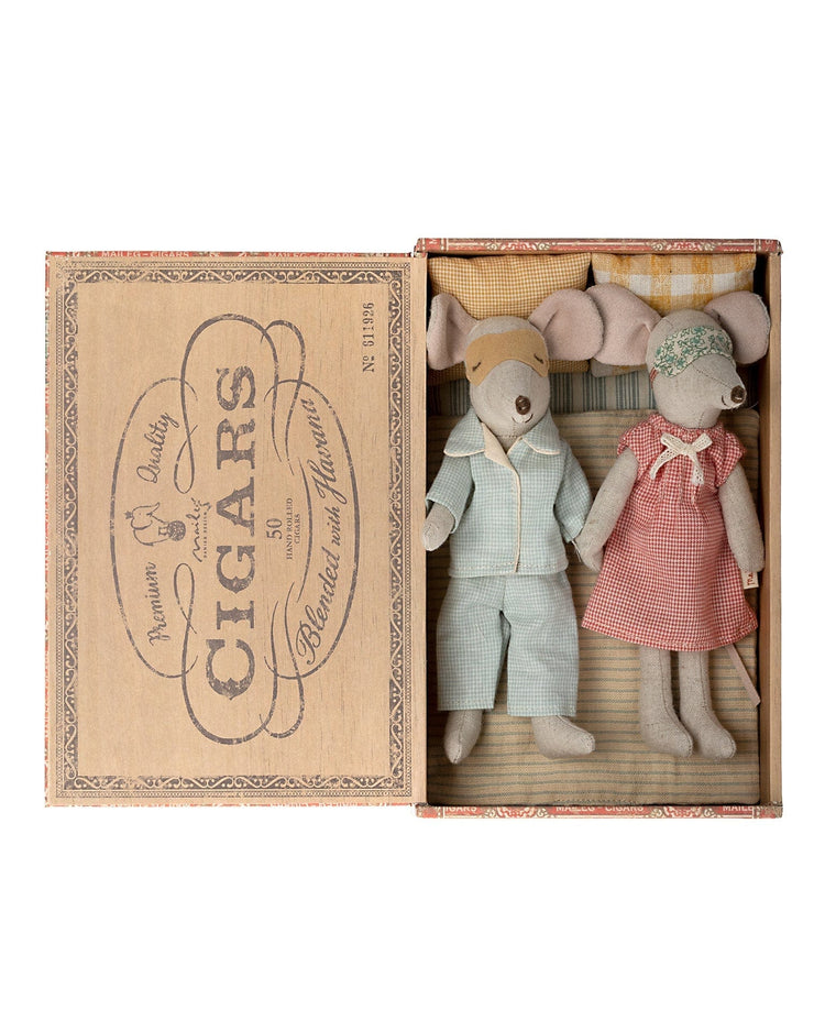 Little maileg play mum and dad mice in cigarbox