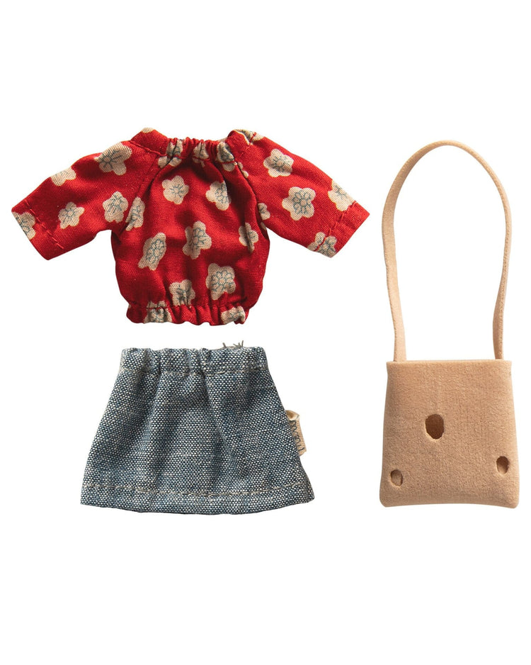 Little maileg play mum mouse clothes