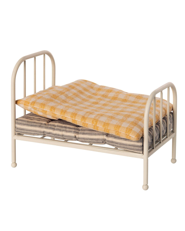 Little maileg play teddy junior vintage bed