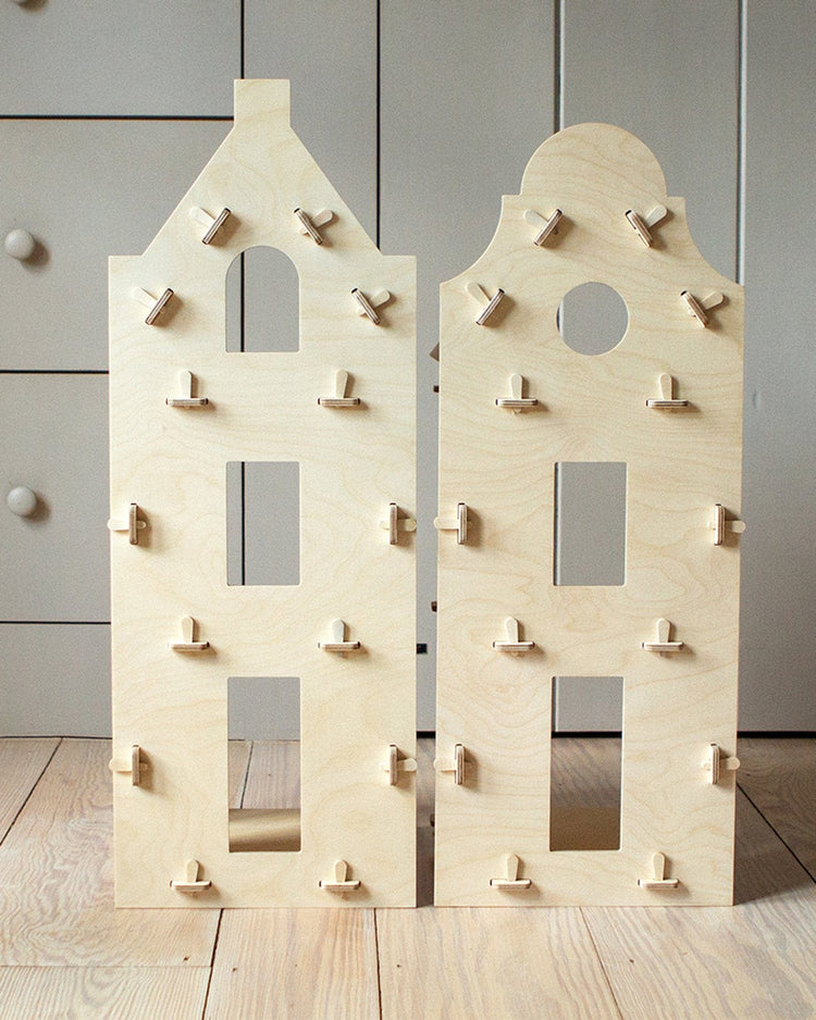 Little maquette kids play stepped gable dollhouse
