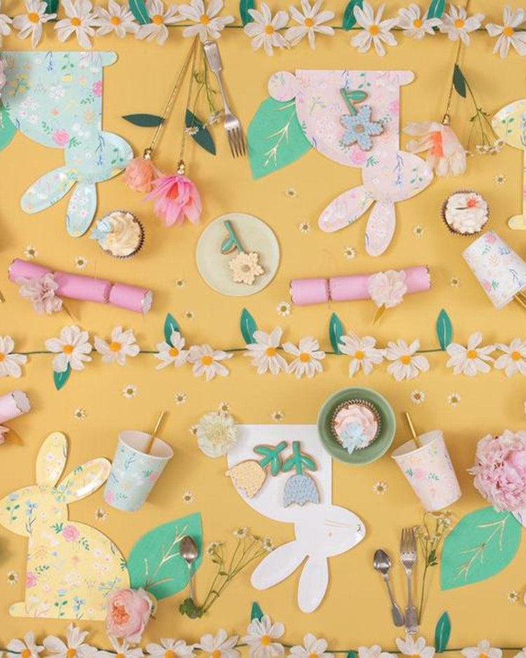 Little meri meri paper + party daisy garland