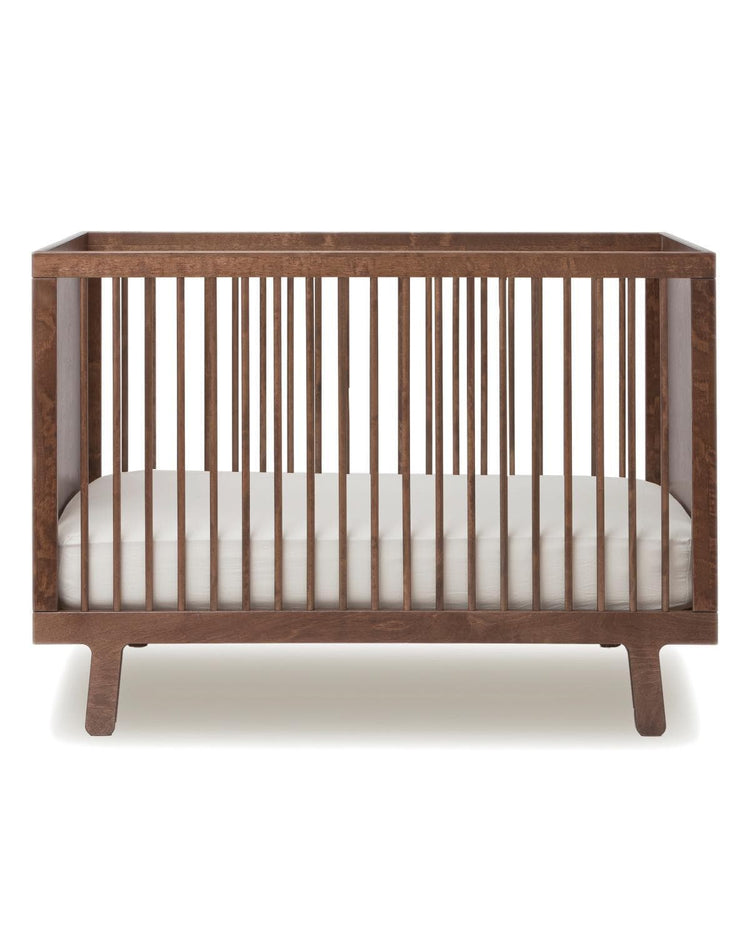 Little oeuf room sparrow crib in walnut