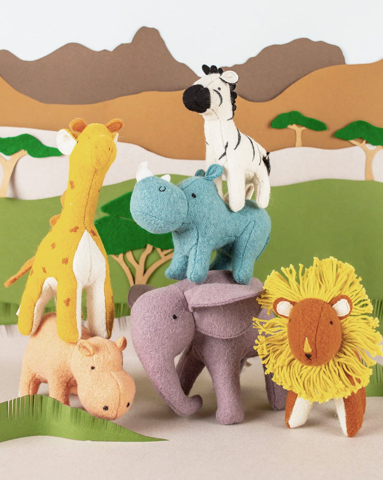 Little olli ella play holdie safari animals
