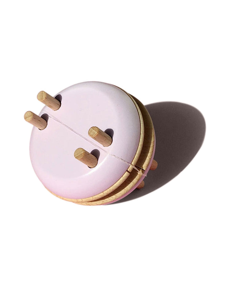 macaron pom maker in lavender