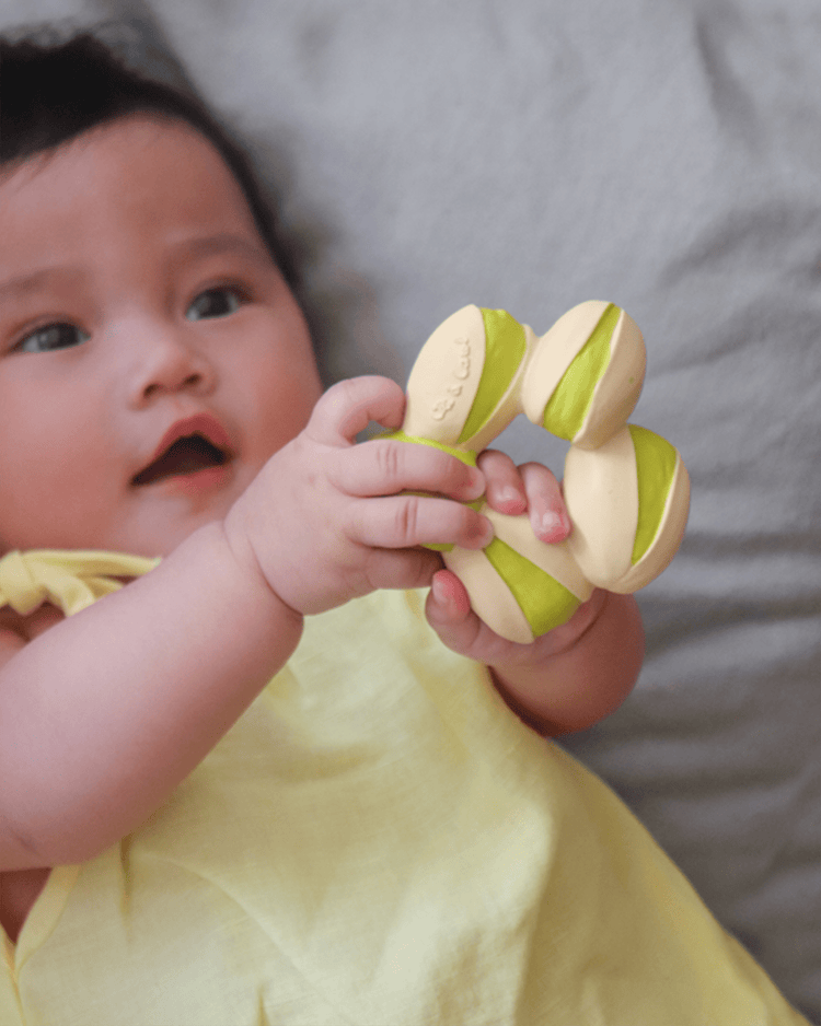 Little oli + carol play patricio the pistachio