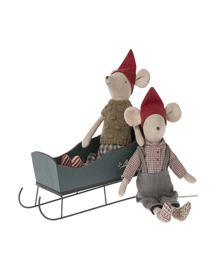 medium sleigh in green