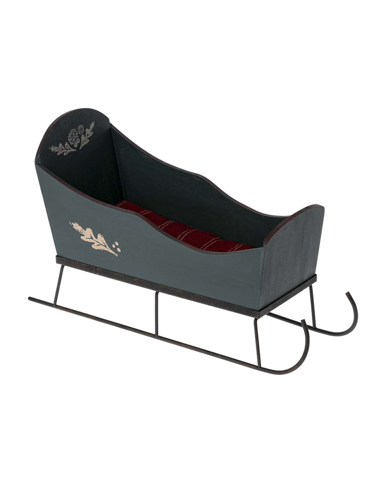 medium sleigh in green