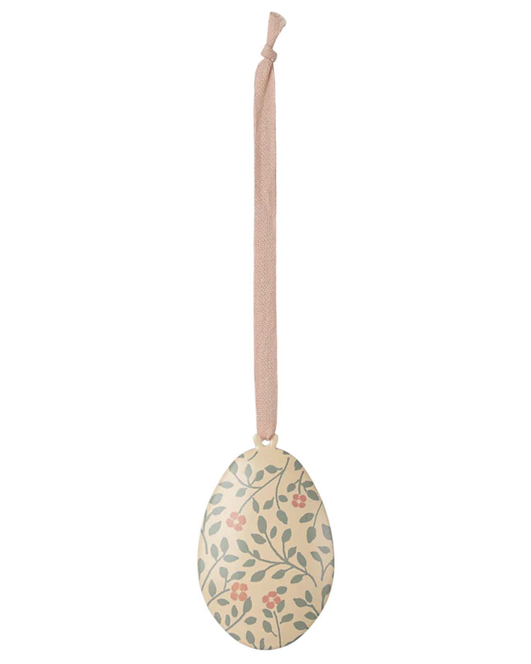 The charming branches Easter egg ornament in olive by Maileg features an exquisite flower print and hangs gracefully from a beige ribbon.