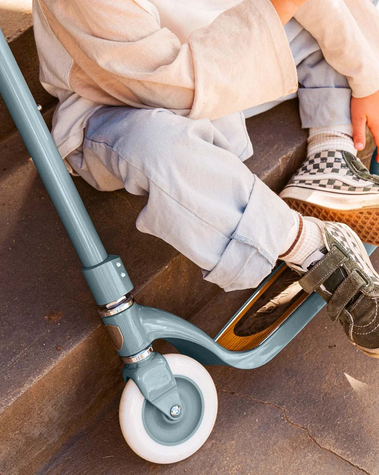 banwood maxi scooter in teal